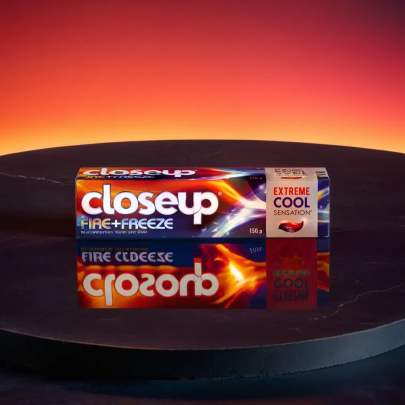 Closeup Fire + Freeze Toothpaste | Dual Sensation | From India's No. 1 Gel Toothpaste|upto 12 hrs of fresh breath & white teeth | 150g